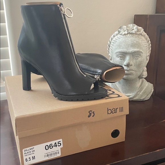 Bar III Womens Dillan P Faux Leather Ankle Shooties Size 6.5 - Picture 3 of 3